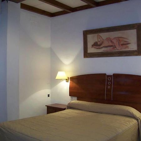 Hostal Restaurante El Lirio Bollullos Par del Condado Exterior foto